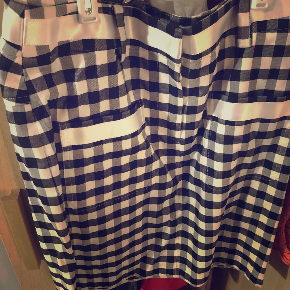 Checkered pocket satin skirt